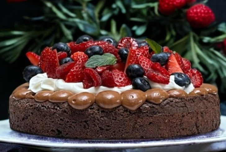 Brownie con mousse de chocolate y frutos rojos